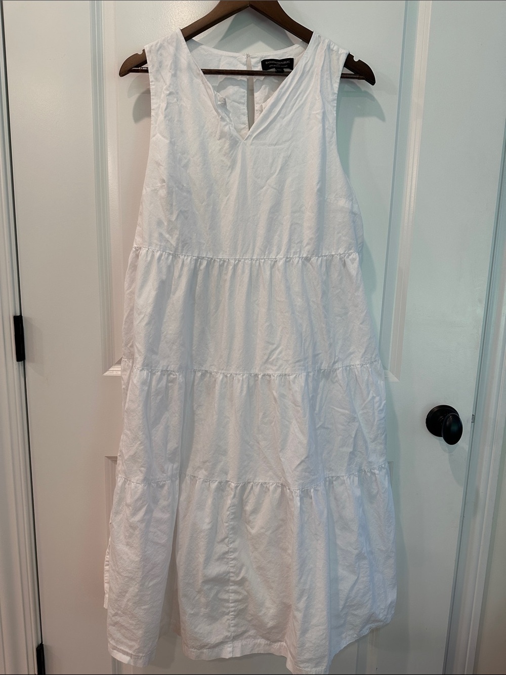 Banana Republic Factory White Sleeveless Tiered V-Neck Dress